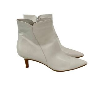 GIANVITO ROSSI OFF-WHITE CALF LEATHER LEVY Ankle Bootie Kitten Heel EU 39.5 US 9